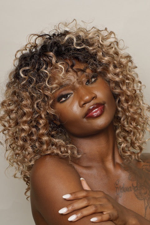 Nyomi Curlz