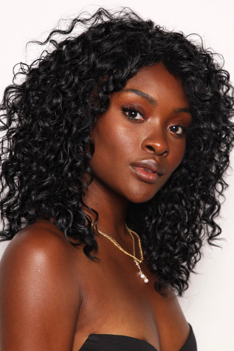 Nyomi Curlz