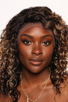 Nyomi Curlz